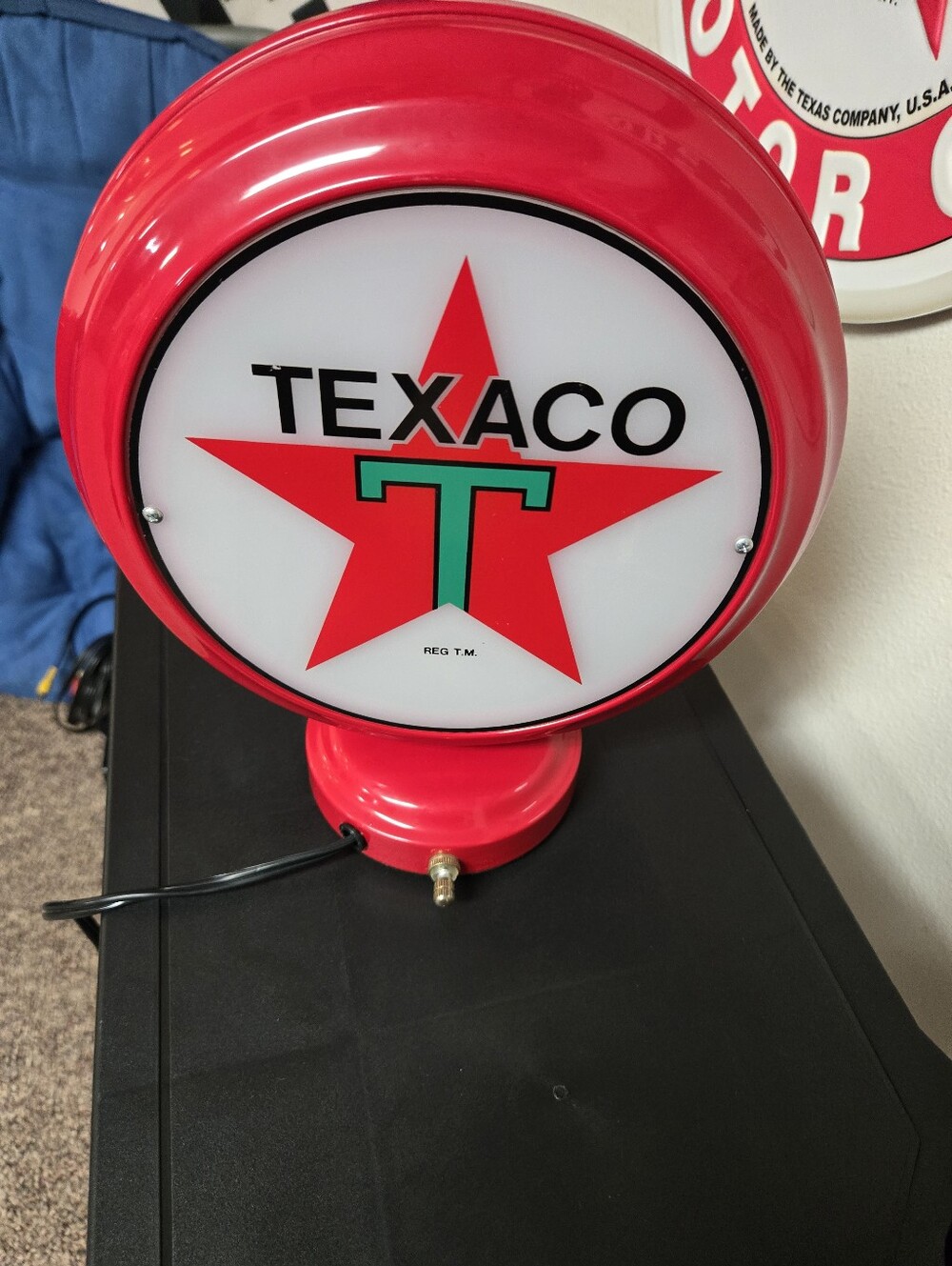 Texaco Mini Gas Pump Globe  Light  Desktop Lamp 9"x 11". Nice Collectible Lamp.